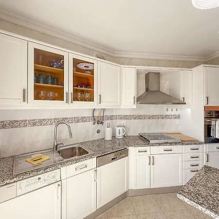 Apartment Luxury Wstunning Sea Views, Walk Albufeira