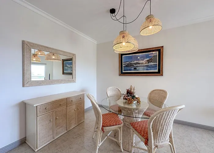 Luxury Wstunning Sea Views, Walk アパート