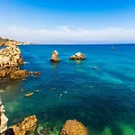 Апартаменти Luxury Wstunning Sea Views, Walk *