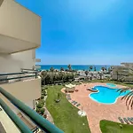 Luxury Wstunning Sea Views, Walk Апартаменти