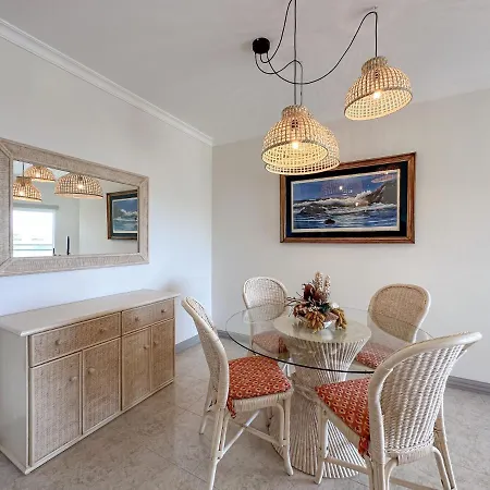 Luxury Wstunning Sea Views, Walk דירה